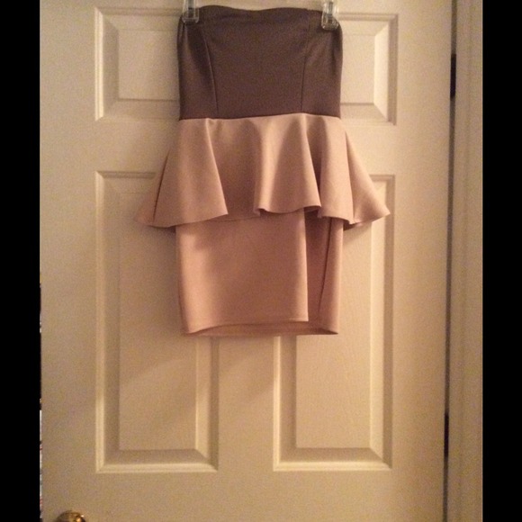 Sleeveless peplum dress