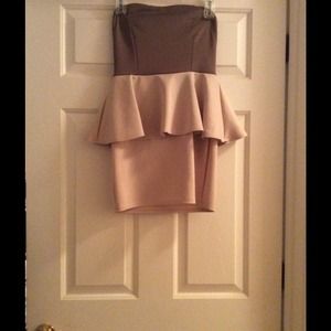Sleeveless peplum dress