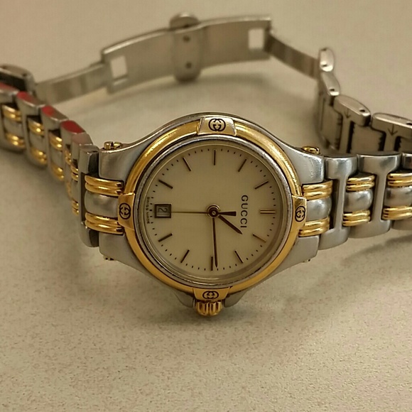 Authentic gucci wristwatch.