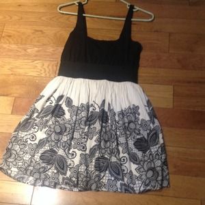 Adorable black and white flowered dress