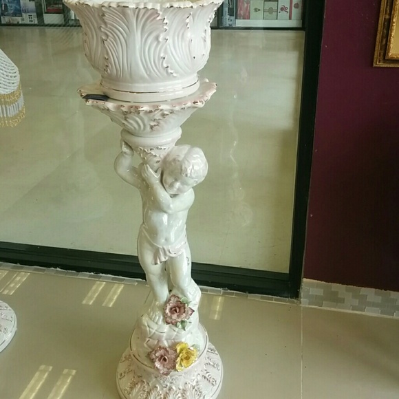 Angel Pedestal  n Pot
