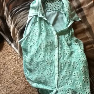 Candies brand tank tee with a pistachio color.