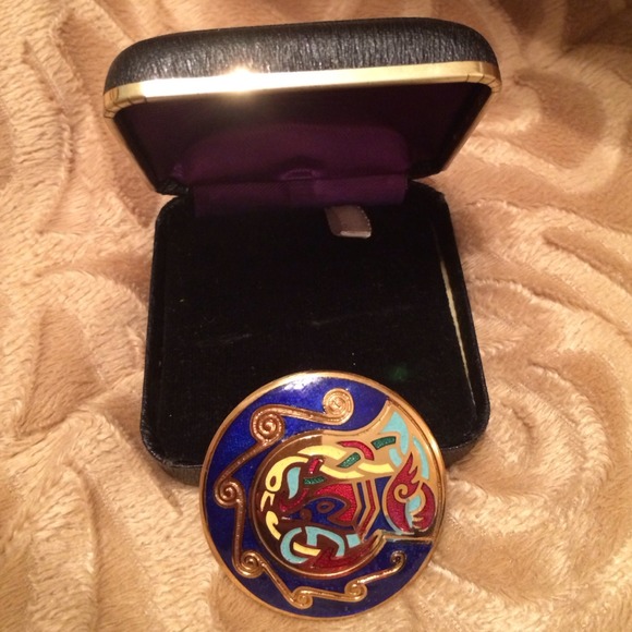 DUBLIN Brooch / Pin . made in Ireland. - Picture 2 of 4