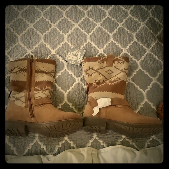 Bnwt muk luk boots ☆☆ ON HOLD FOR Bella27☆☆