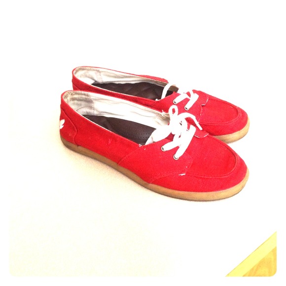 Red reef shoes