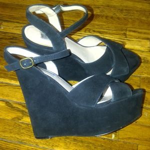 Steve Madden Westii Black Suede Wedge