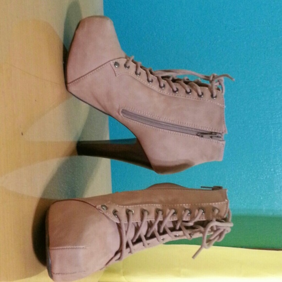 Leather Lace up booties!