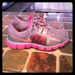 NIKE tennis shoes! Size 9.5!!! Lightly worn!