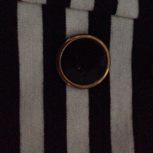 🚫 SOLD • High Waisted Stripped Shorts - Picture 3 of 4