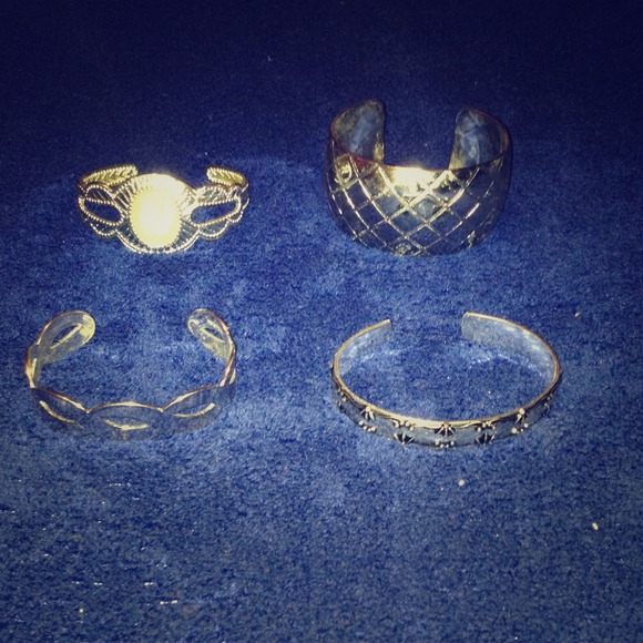 4 for the price of 1 silver bangles