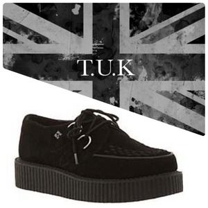 T.U.K ; suede black creepers
