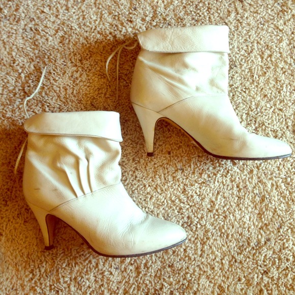 Retro white leather ankle boots with detail