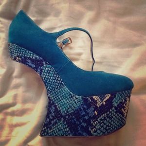 ❌Sold❌ Size 8 wedges *worn once*