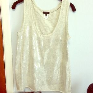 Summer top with beautiful sparkling front design!