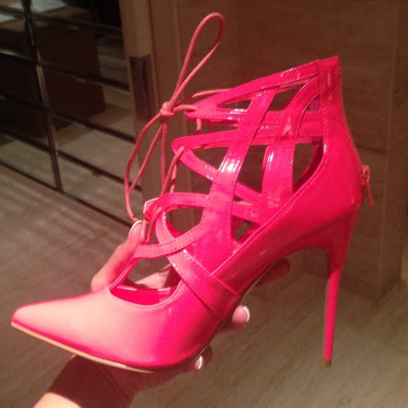 Hot pink ! Hot heels !