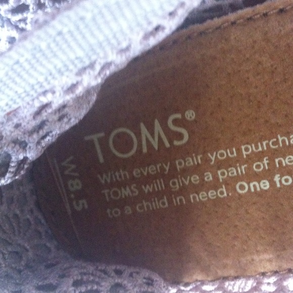 TOMS - Picture 3 of 4