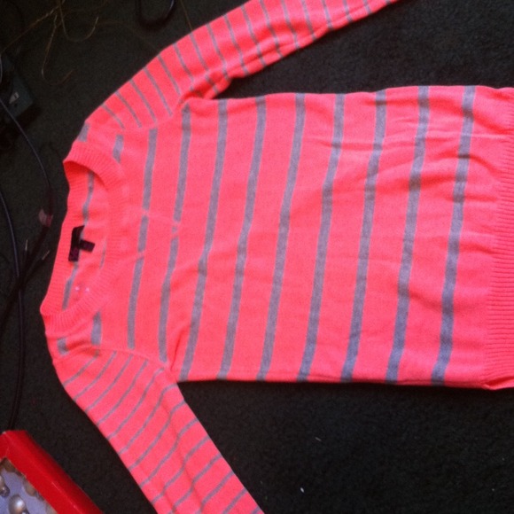 Sweater - Picture 3 of 3