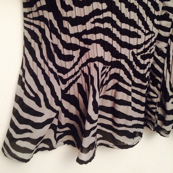 WORTHINGTON BLACK & GRAY PLEATED PEPLUM BLOUSE - Picture 4 of 4