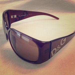 D&G sunnies 8002