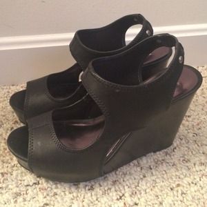 Simply Vera by Vera Wang peep toe wedges