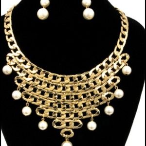 SOLD- Gorgeous Statement Necklace!!! 2FOR 20
