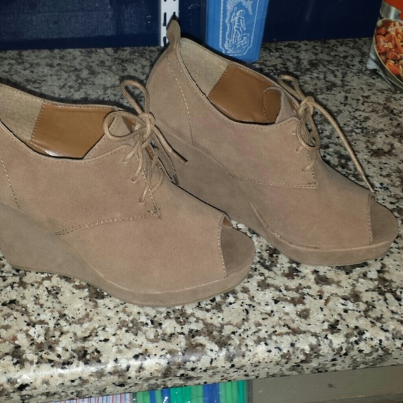 Tan wedges brand new