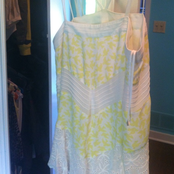 Summery tank top with criss cross straps - Picture 3 of 3