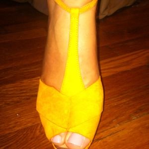 Zara mustard heels. Size 7.