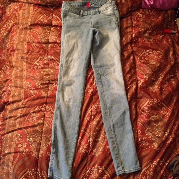 🙎TRADED🎩H&M Light Wash Skinny Jeans