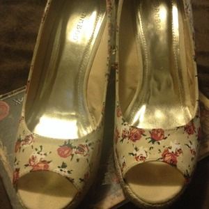Flower peep toe wedge