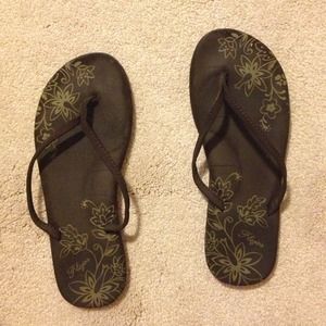Brown thong flip flops with grey flower design