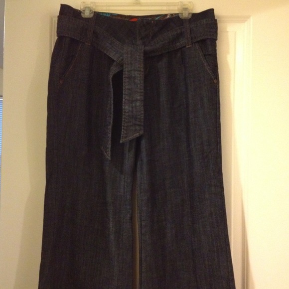Dark denim jeans with colorful trim