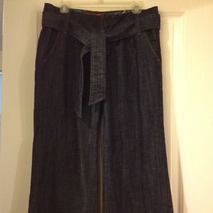 Dark denim jeans with colorful trim