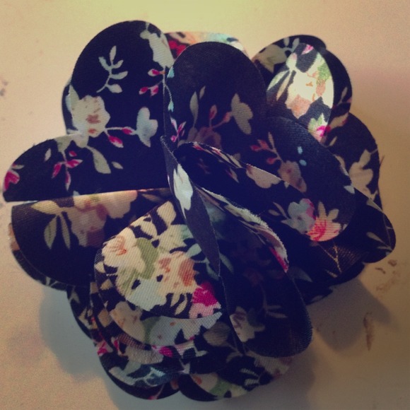 Floral hair clip