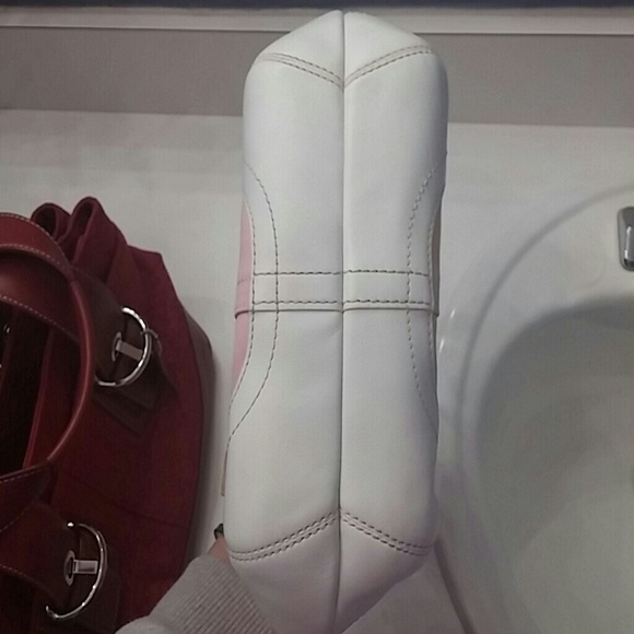 Springy Coach Purse - Picture 4 of 4