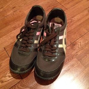 Asics onitsuka tigers brown tan and pink tennis