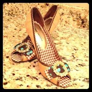 New! Victorias Secret Rattan Snakeskin pumps bow