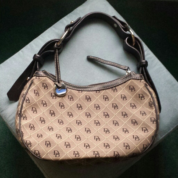 Dooney & Bourke Shoulder Handbag