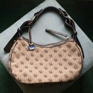 Dooney & Bourke Shoulder Handbag