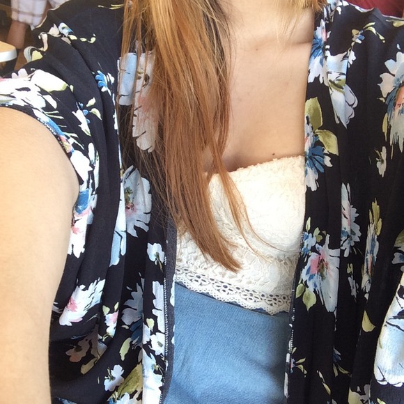 Received brandy melville floral kimono - Picture 1 of 1