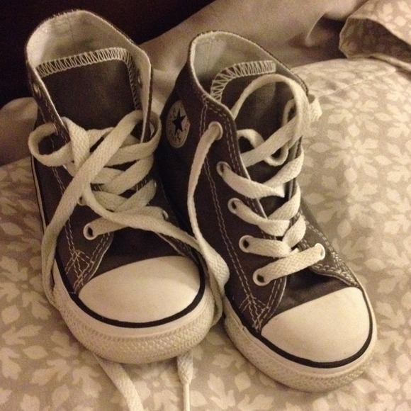 Toddler chuck Taylor's size 8