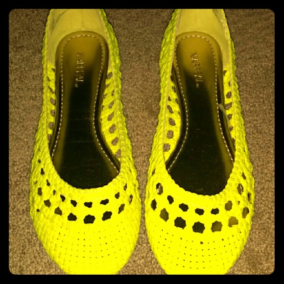 Yellow flats one day sale