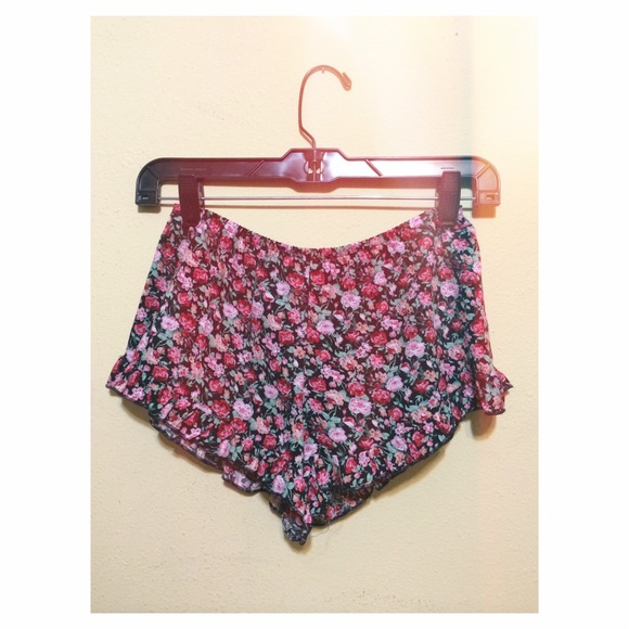 ❌SOLD❌ Floral Ruffle Shorts