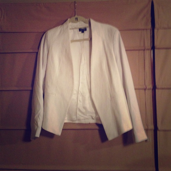 Never worn. Size 8 blazer