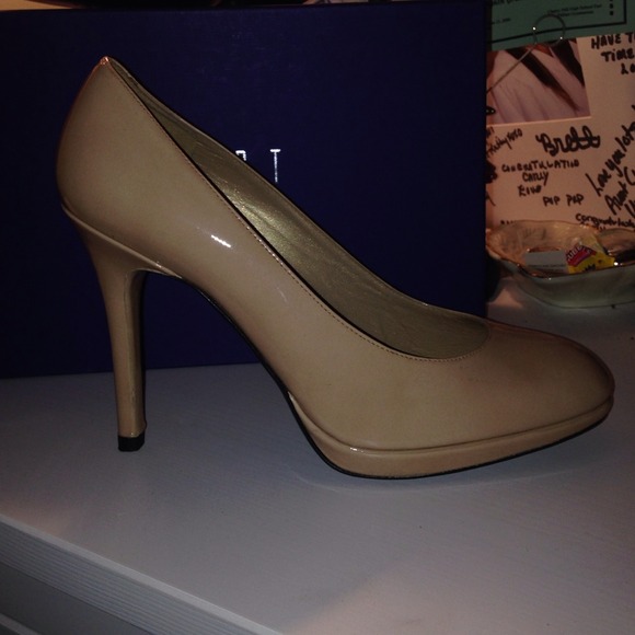 Stuart Weitzman nude patent leather pumps size 7.5