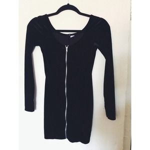 H&m body con dress 💀💕