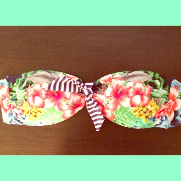 LAST DAY TO BUY NWT Seafolly Bandeau bikini top
