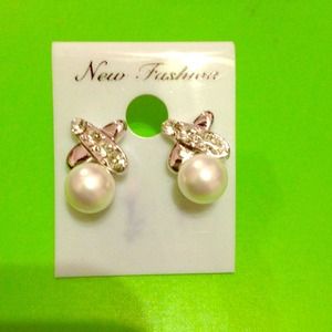 Crystal pearl earring studs
