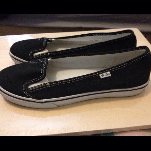 Vans flat slip on. Black and white