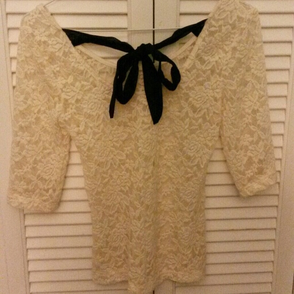 Off white/creme crochet top - Picture 2 of 3